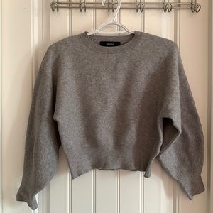 F21 Women‘s Sweater Size S